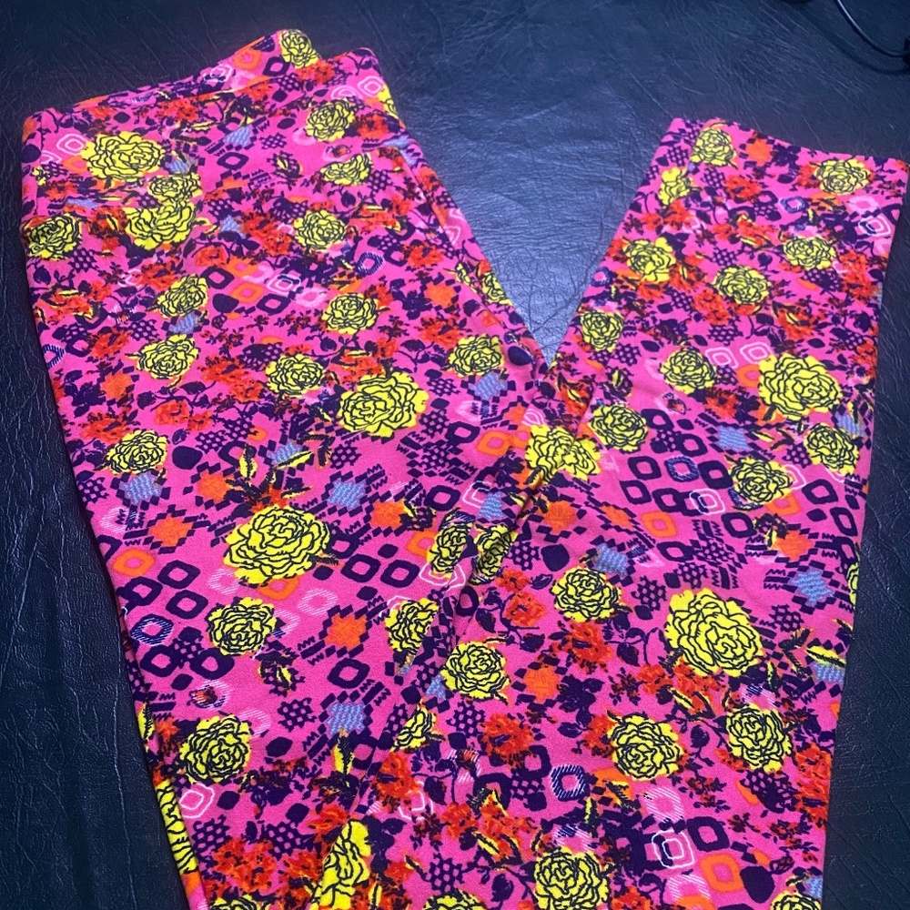 NWOT LulaRoe Leggings OS
